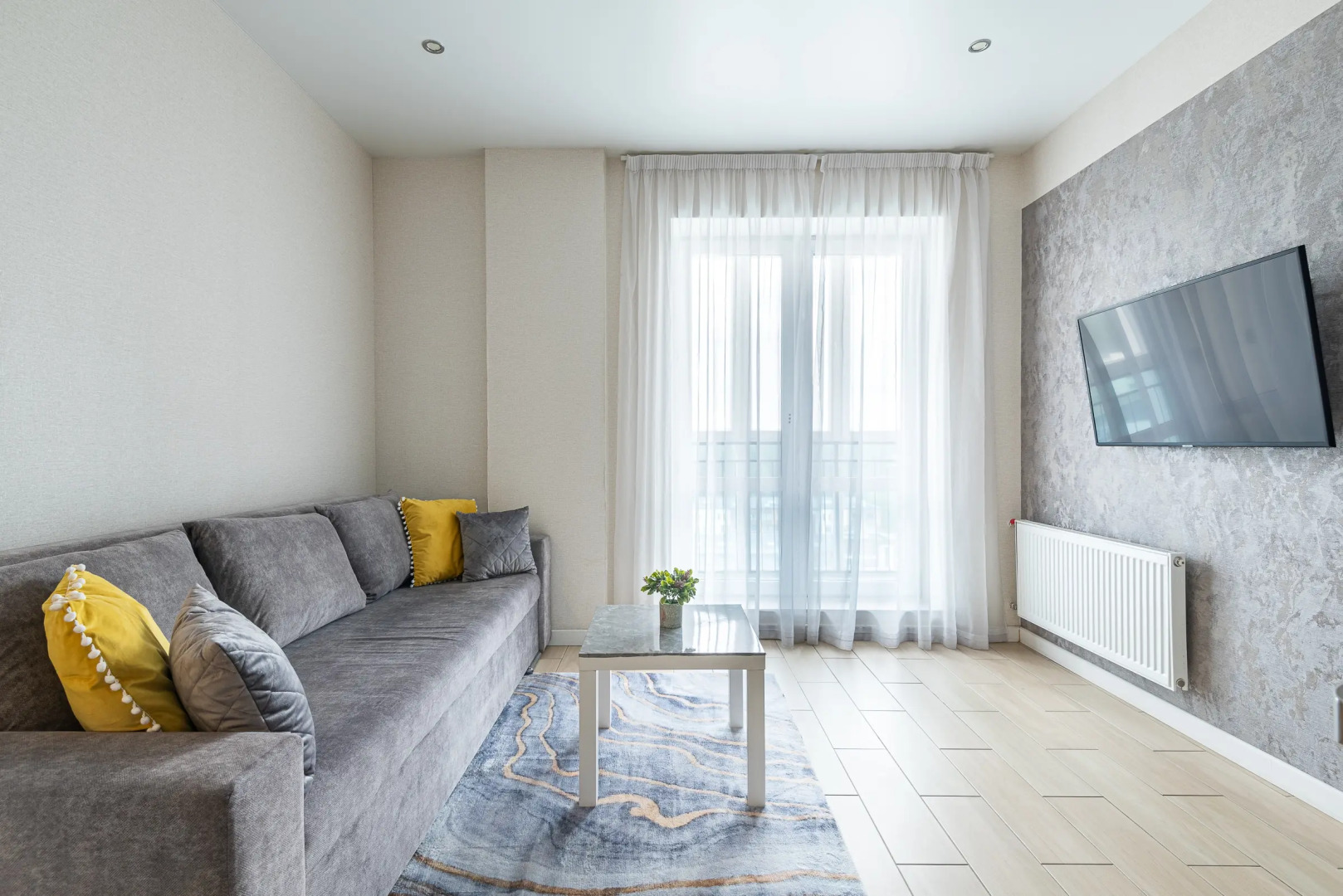 Квартира на сутки Минск Маяк Метро 3 минуты Бесконтактное заселение Wi-Fi Кухня объединена с жилой зоной Отдельная спальня