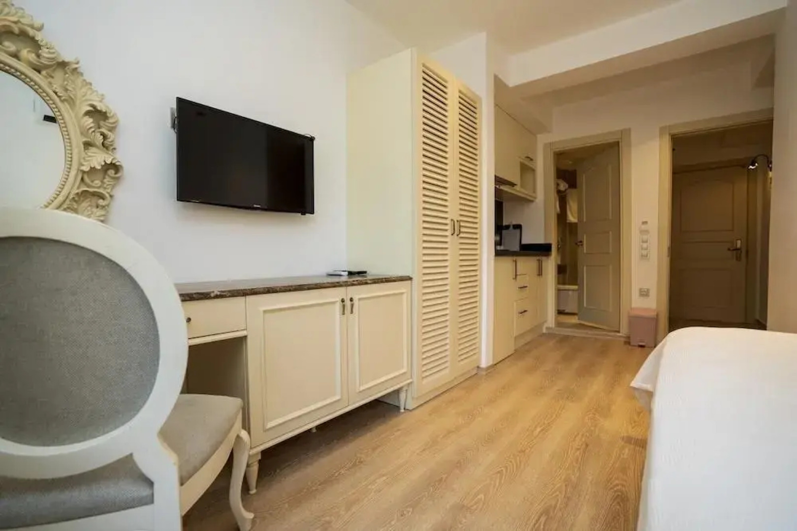 Апарт-отель Channel Suites