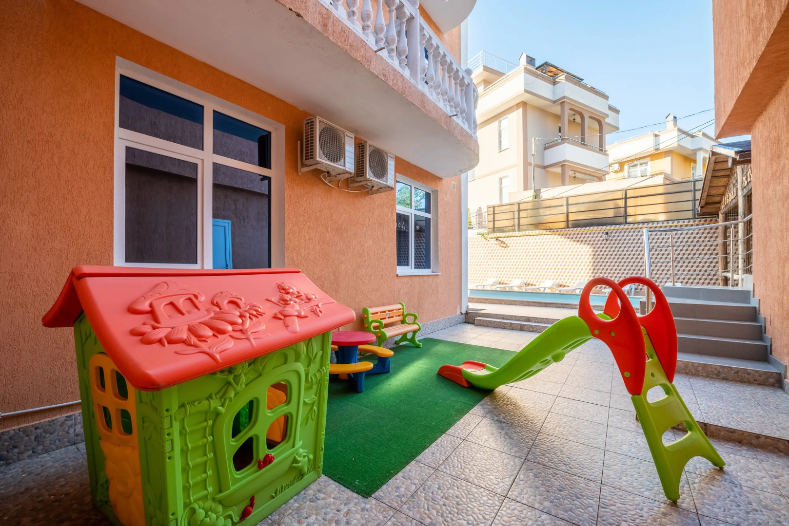 Отель Возрождение