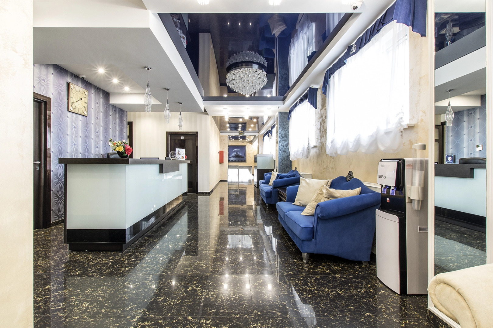 Отель Корона