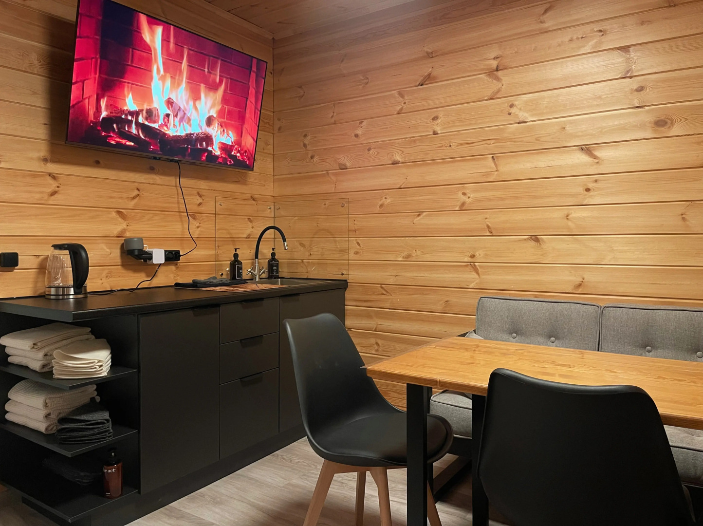 Частный дом просторный барнхаус с панорамными окнами