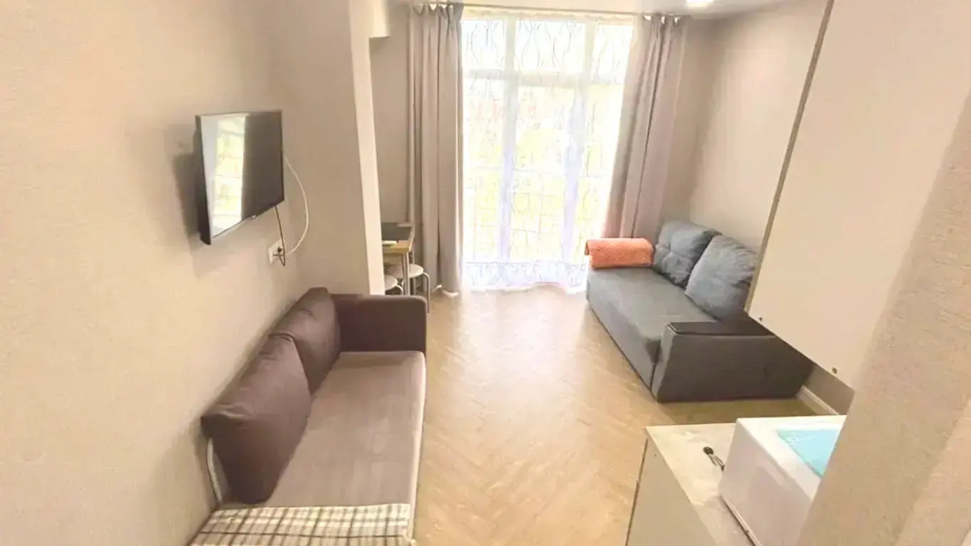 Апартаменты с Балконом и Шикарным Видом на Парк