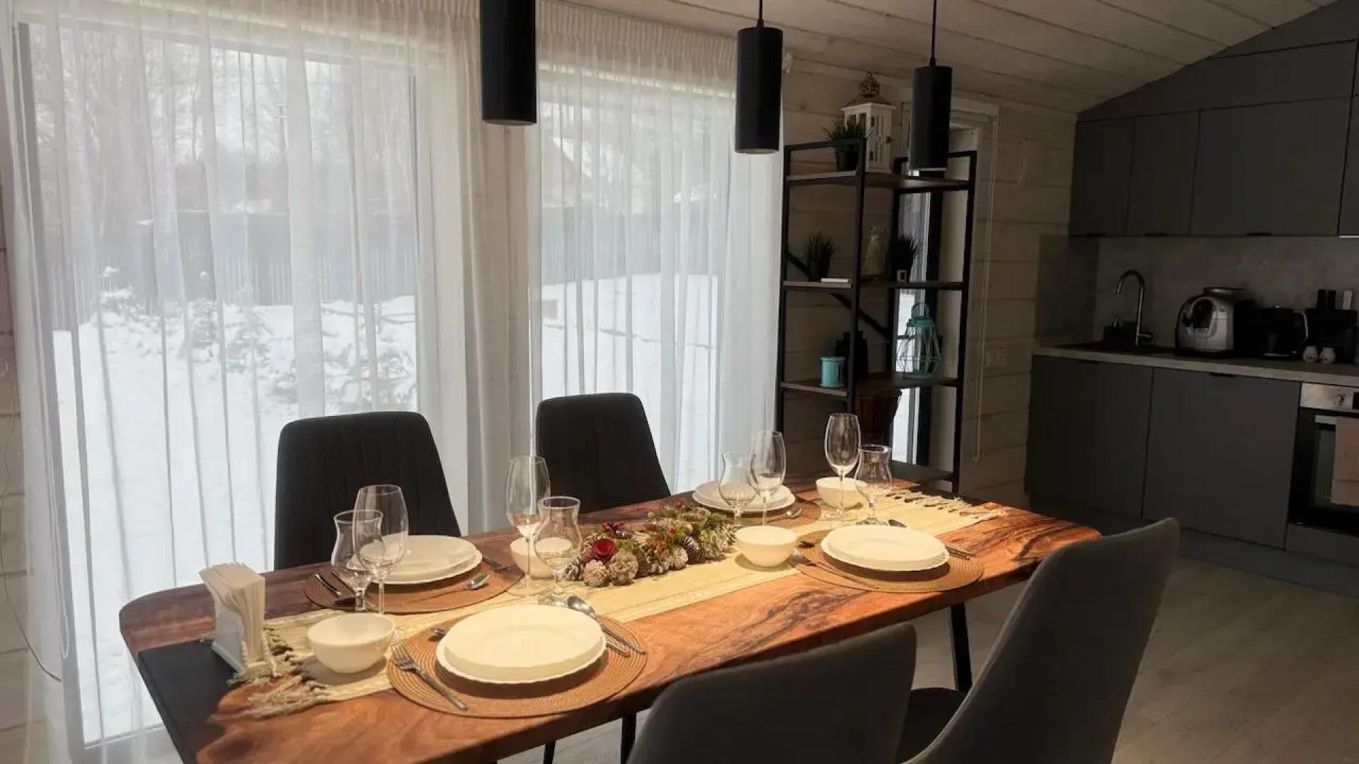 Частный дом Дом на краю леса