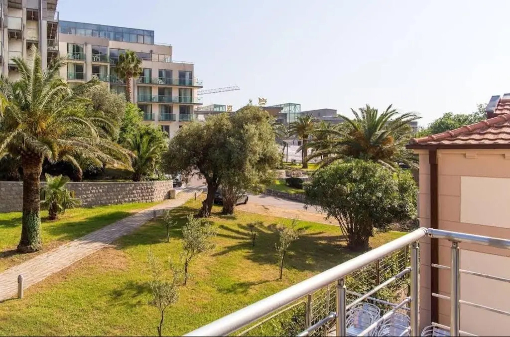 Отель Swiss Holiday