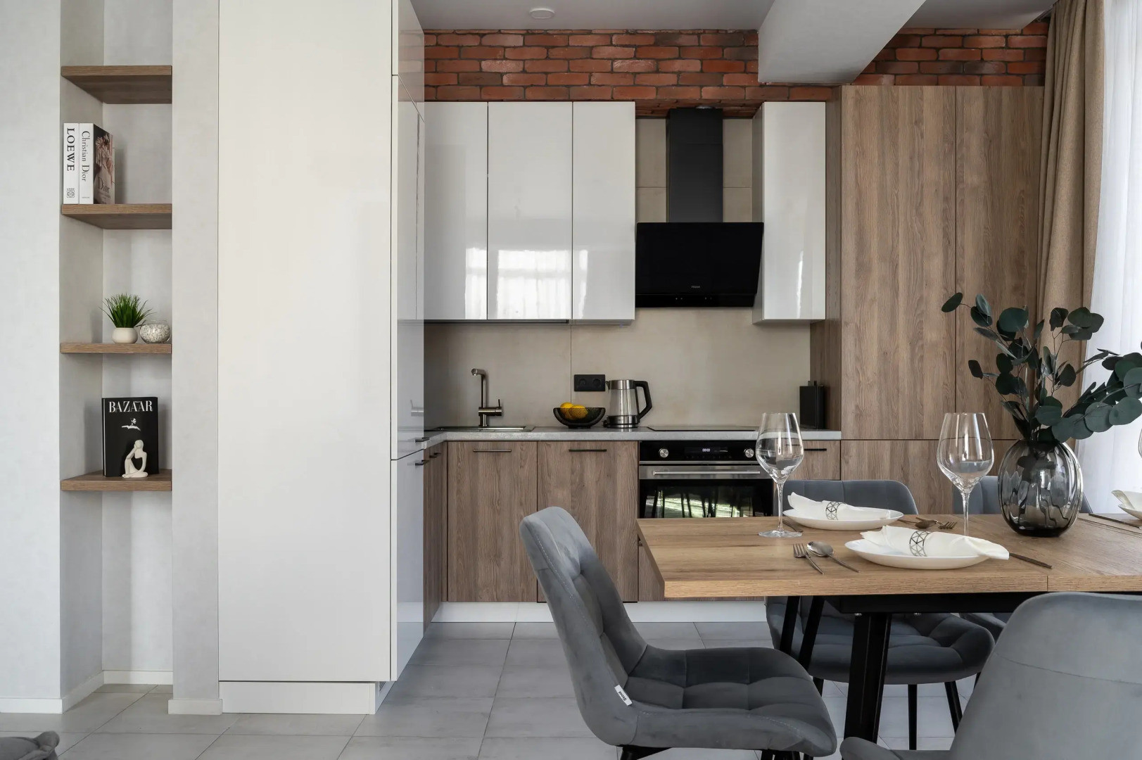 Просторная стильная квартира с видом на горы. Кватро 43