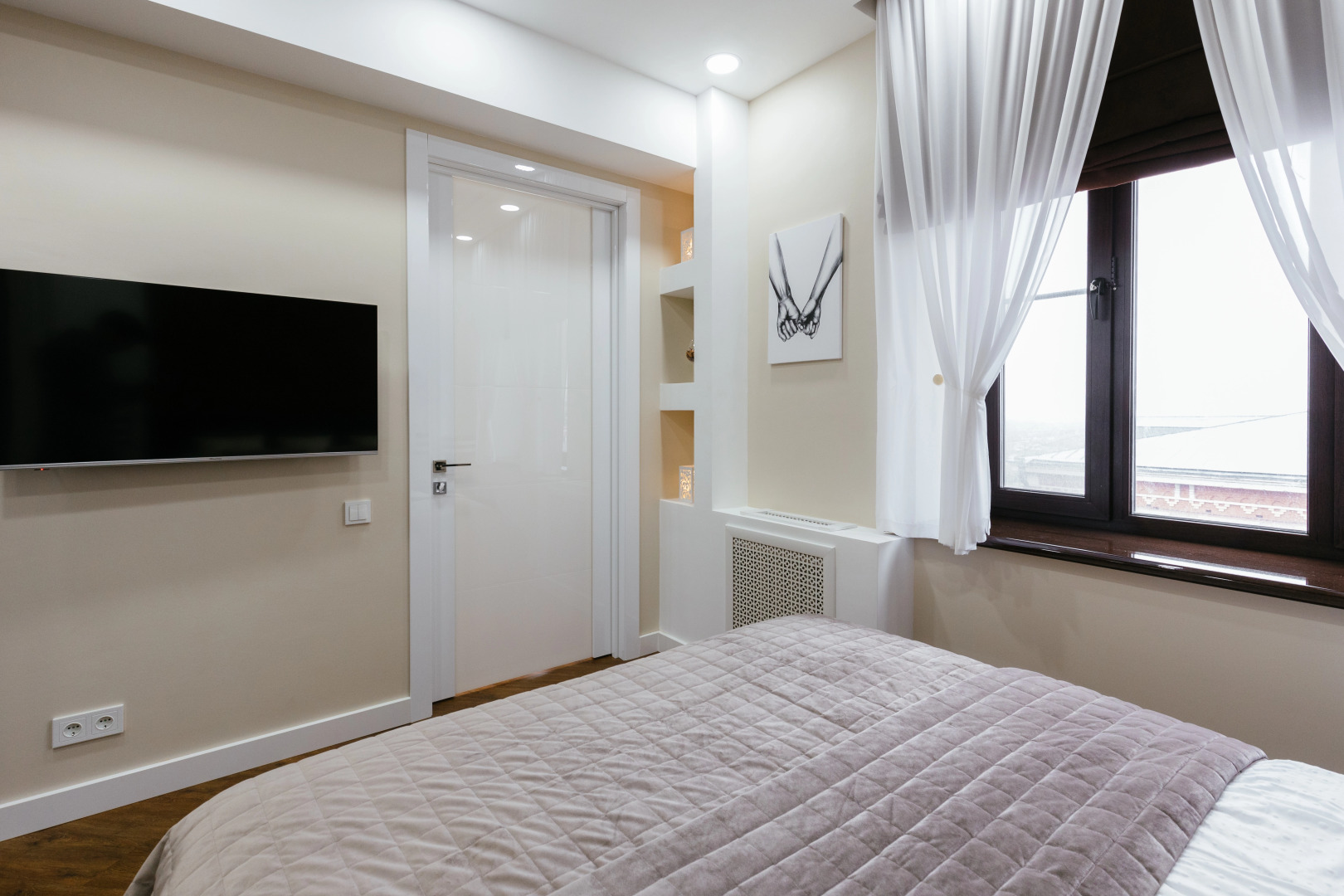 Апартаменты ROOM ROUR с видом на МОСТ ВЛЮБЛЕННЫХ