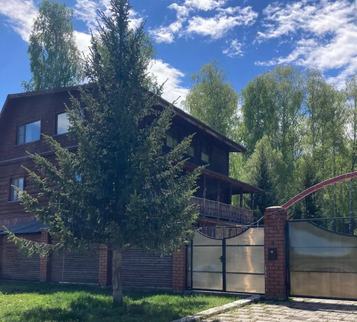 Коттедж на 17 гостей с красивым видом из окна и террасой