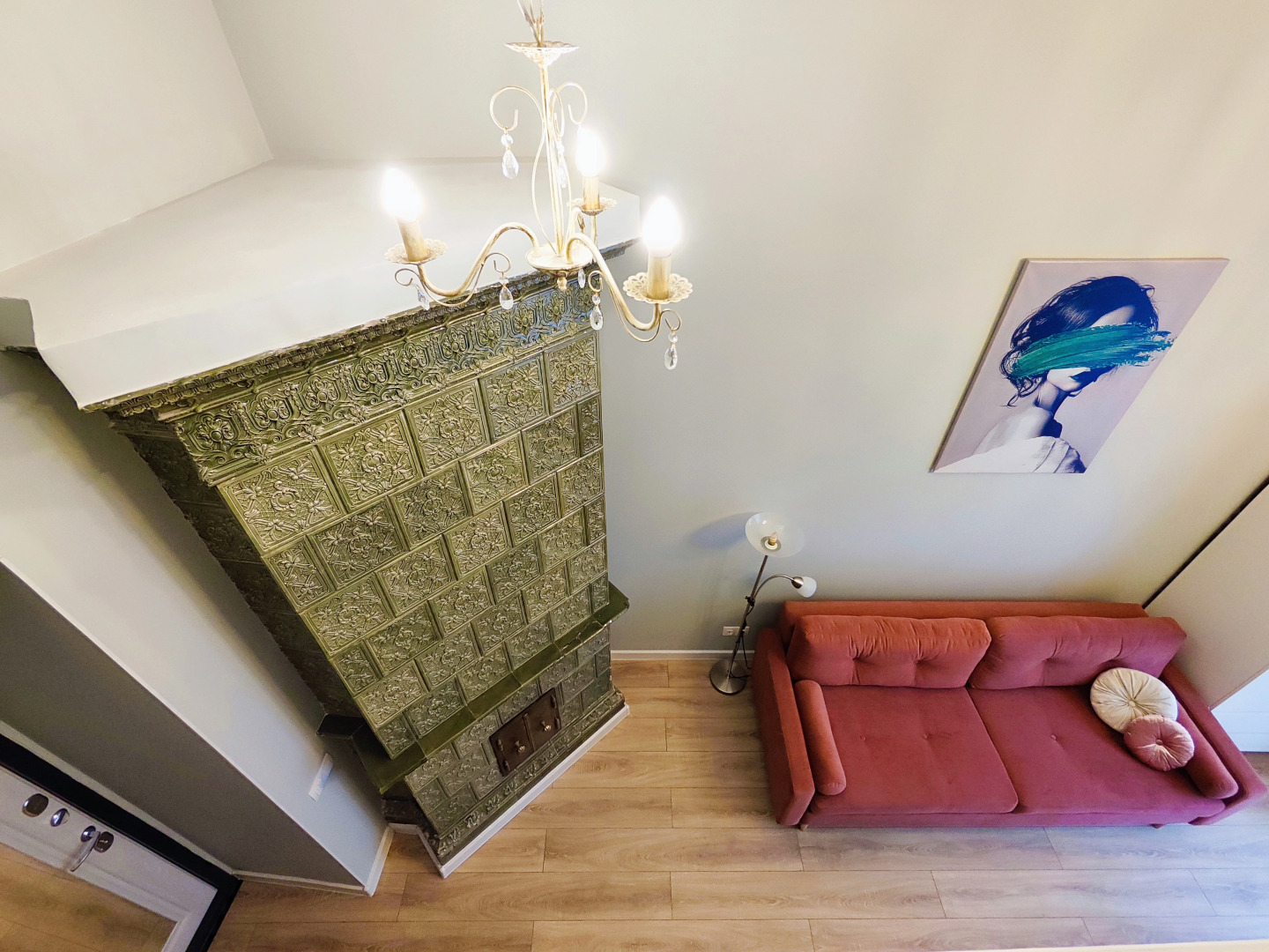 Апартаменты с балконом и камином