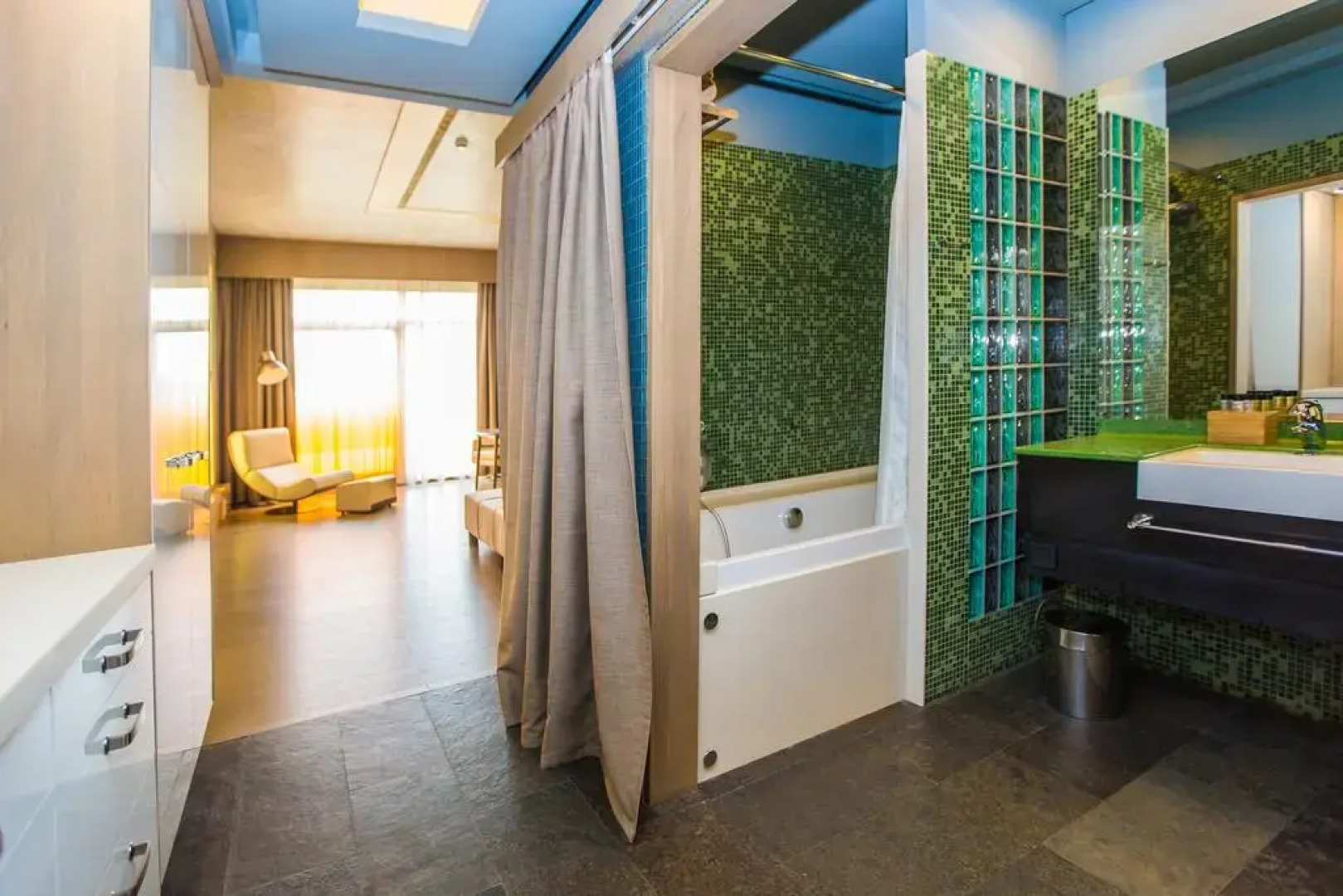 Отель Garden Embassy