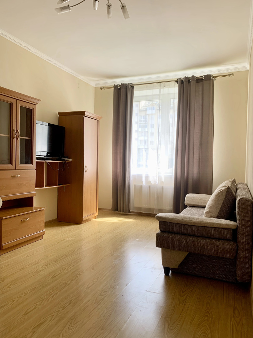 Апартаменты тихая светлая и просторная возле центра