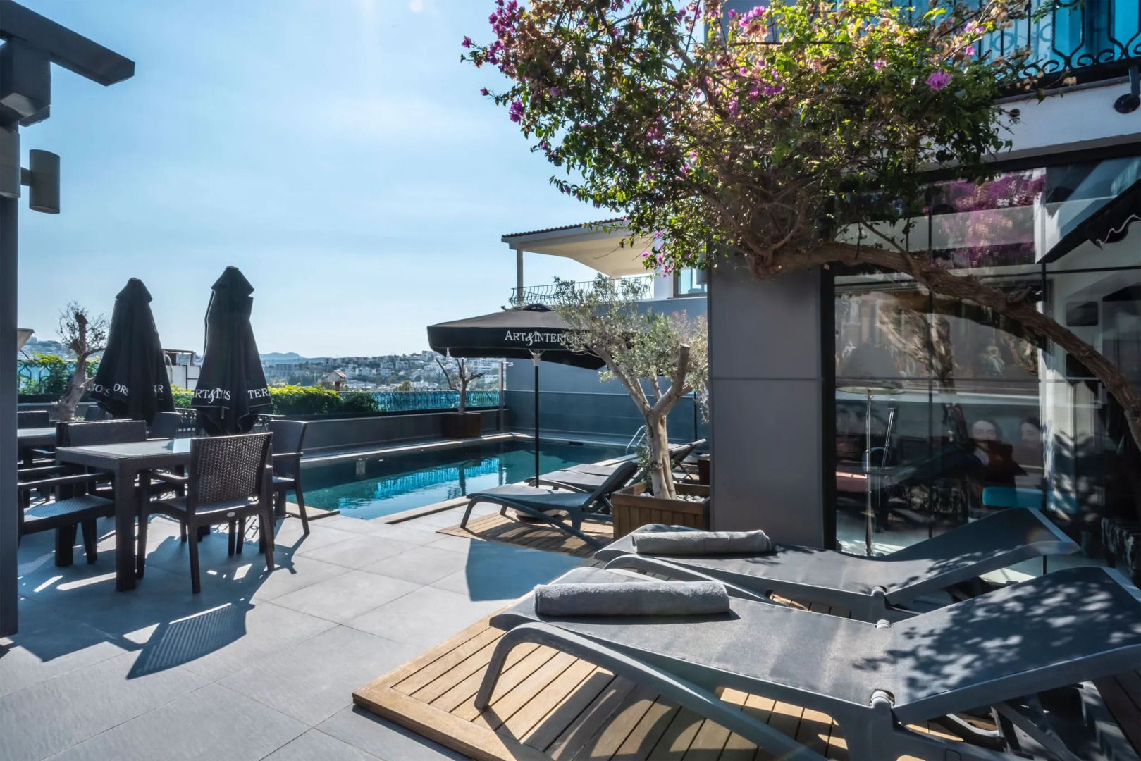 Отель Art & Interiors