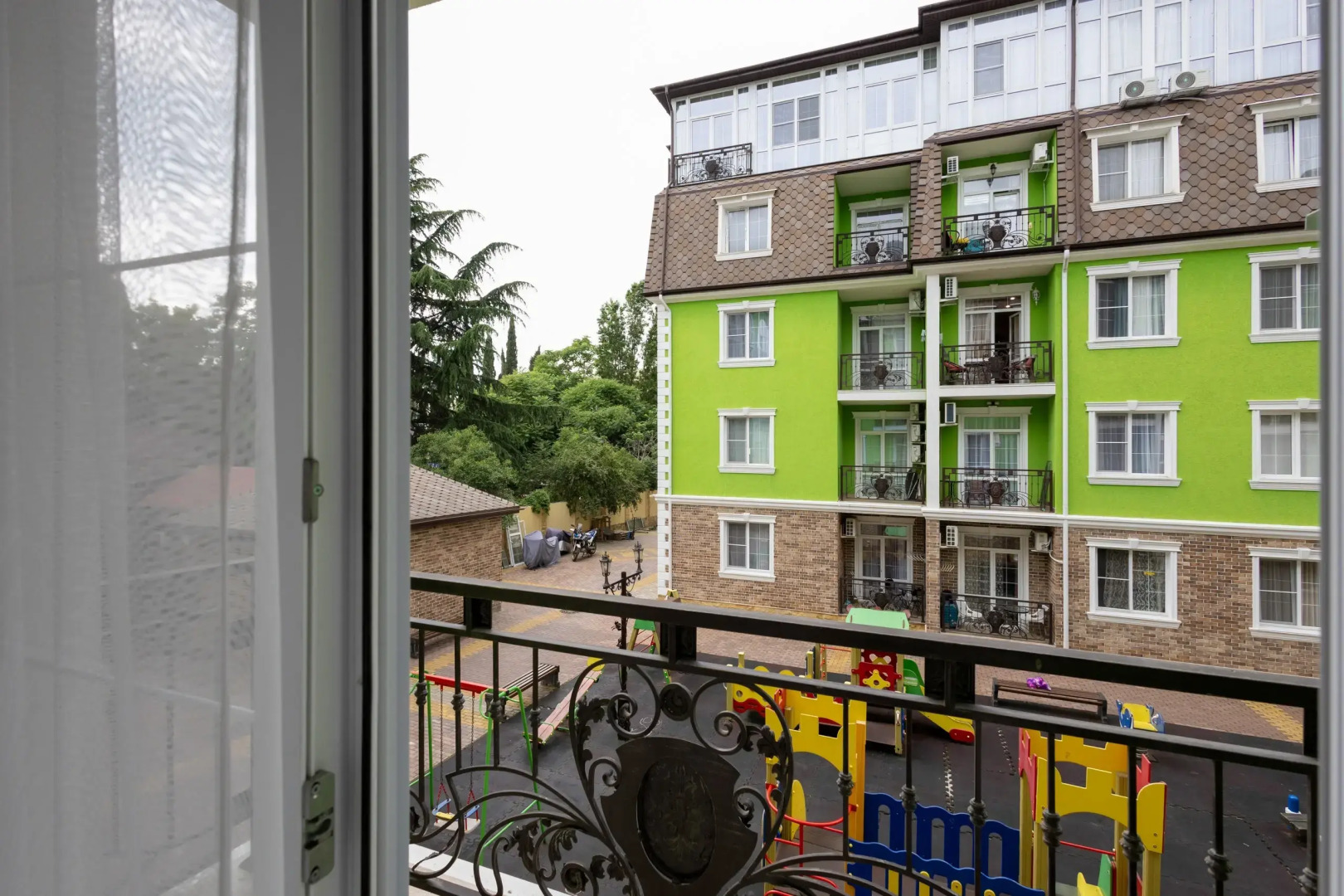 Апартаменты Red Apartments Арт Лайт Сити Шерли