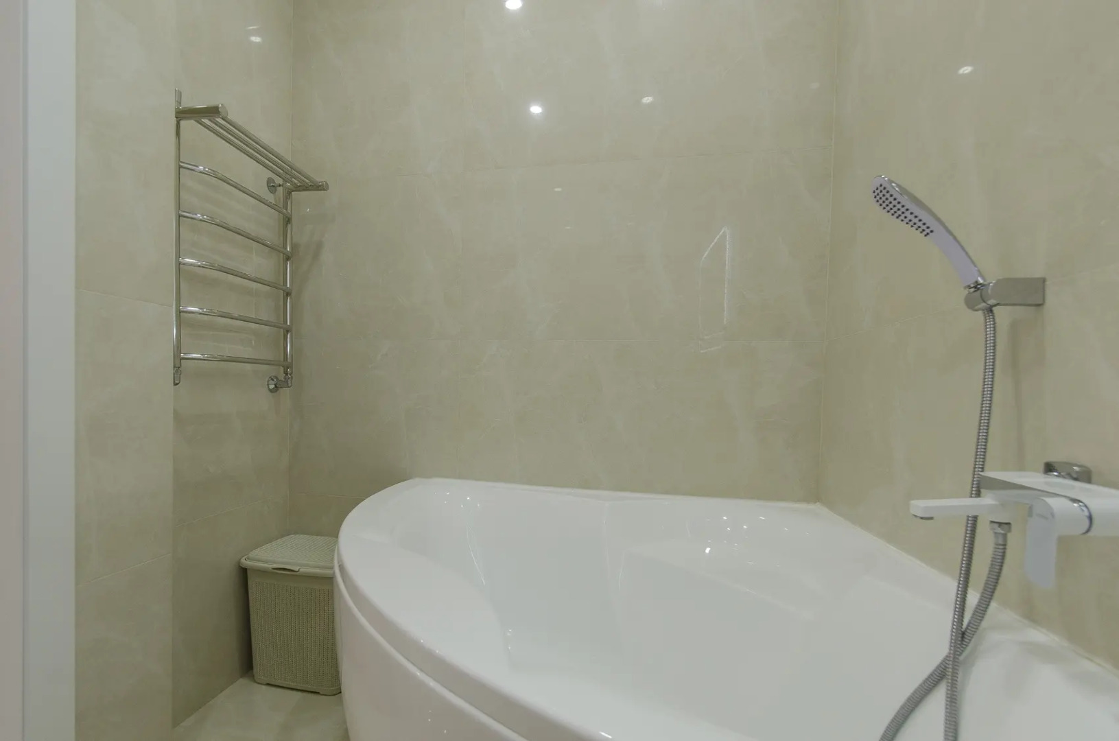 Апартаменты 4 комнатная на заливе