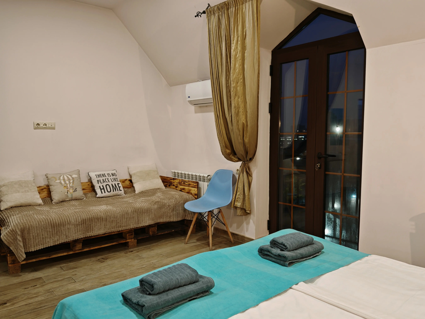 Отель Blur Inn Gallery