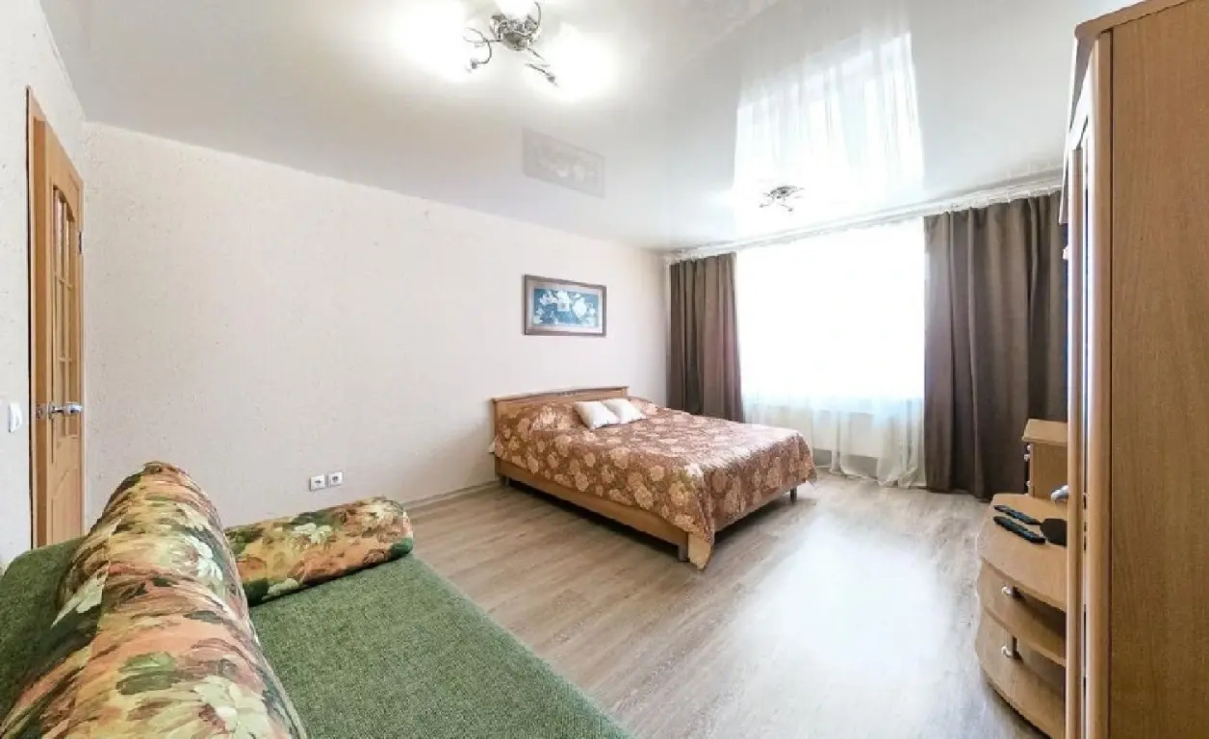 Квартира Семейная Гостиный Дворъ и Ко на Щорса 105