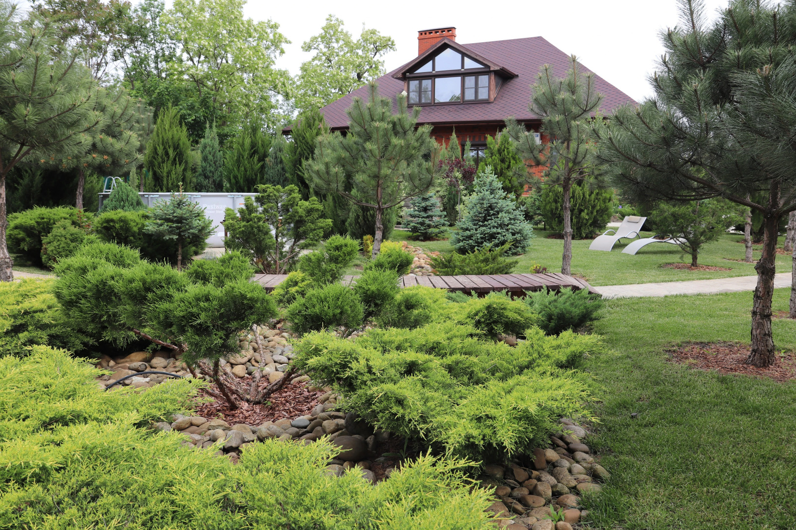 Частный Дом Шале  Pinebrook  Круглогодично Утопающий в Зелени с Сезонным Бассейном, для Семейного Отдыха у Реки Дон