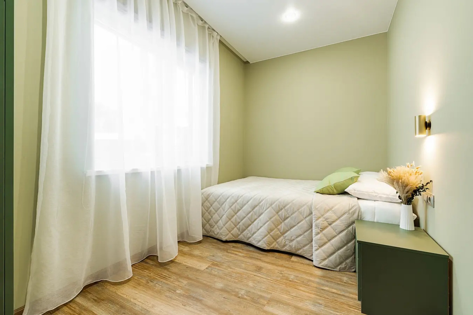 Частный дом Уютный Современный с Видом на Отрадное Озеро