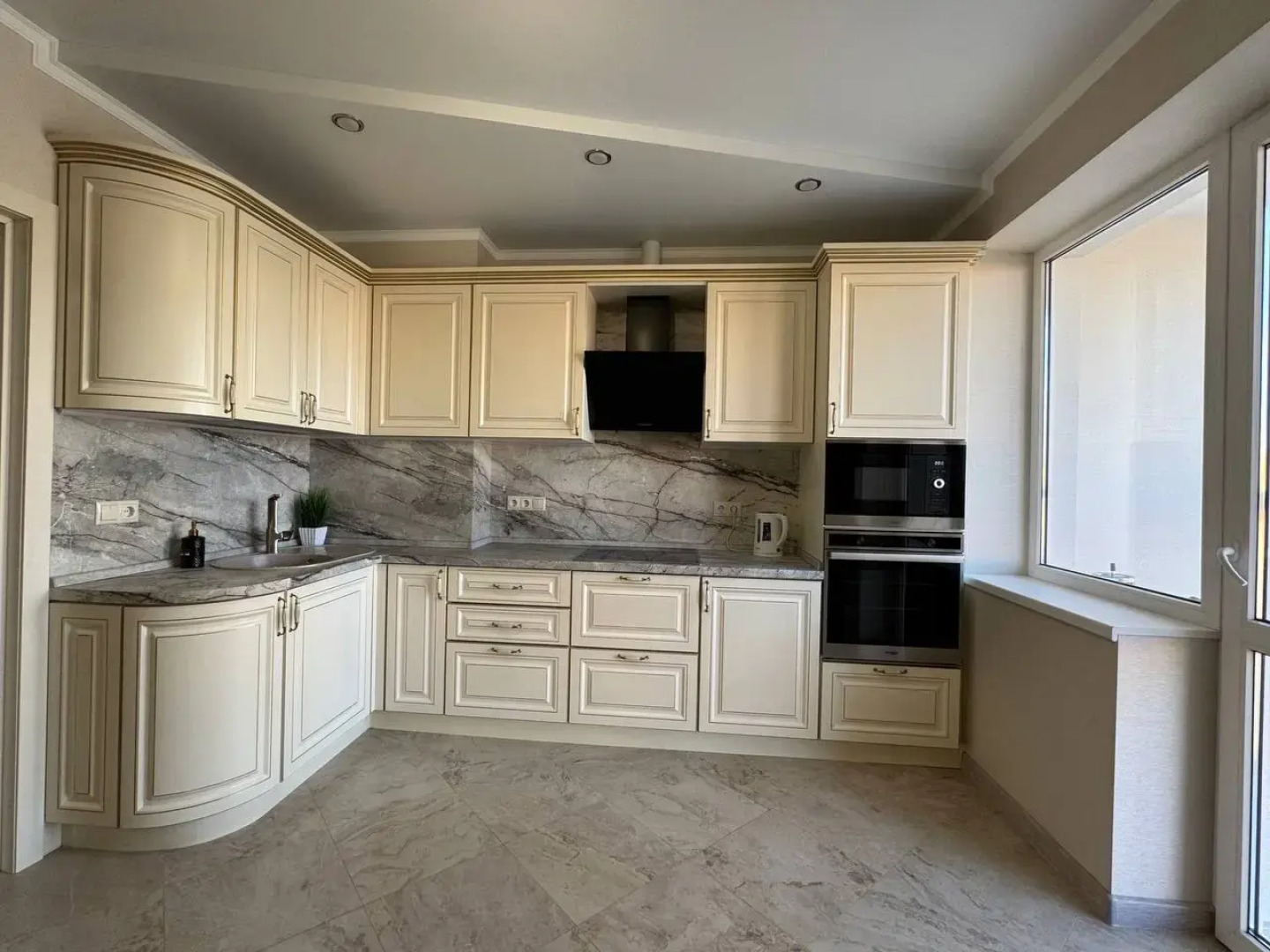 Квартира Шикарная двухкомнатная с лоджией