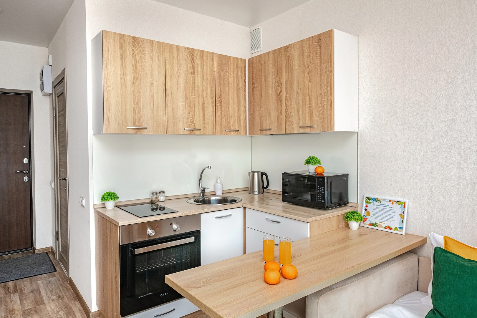 Апартаменты TopHouse на Можжевеловой 18, 1 этаж