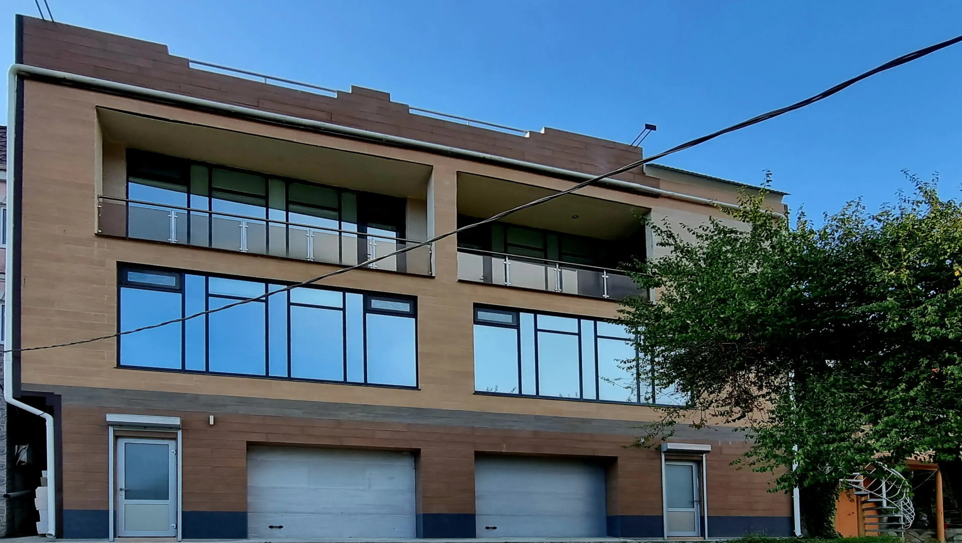 Частный Дом Таунхаус с Панорамной Крышей