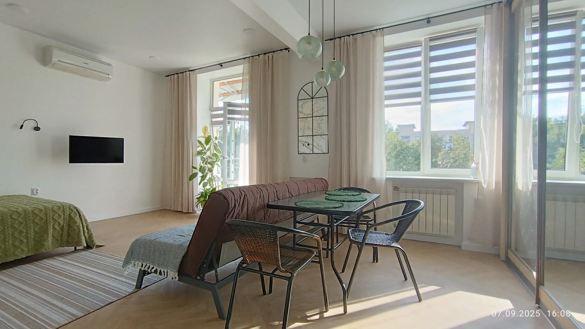 Квартира просторная бульвар Ленина 4