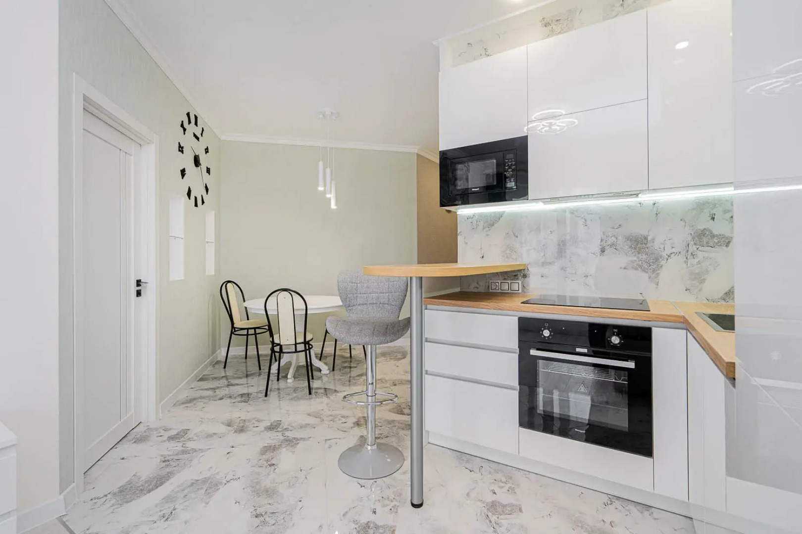 Квартира Двухкомнатные апартаменты Ladgorna на Дзержинского 19