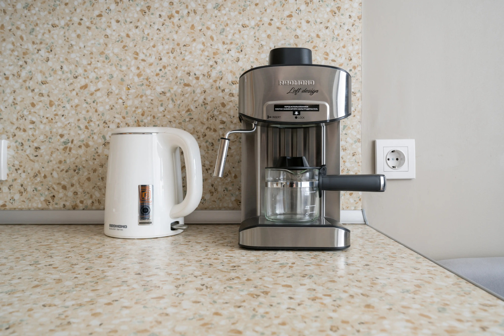 Квартира Просторная с зоной отдыха на балконе последнего этажа с видом на тихий двор