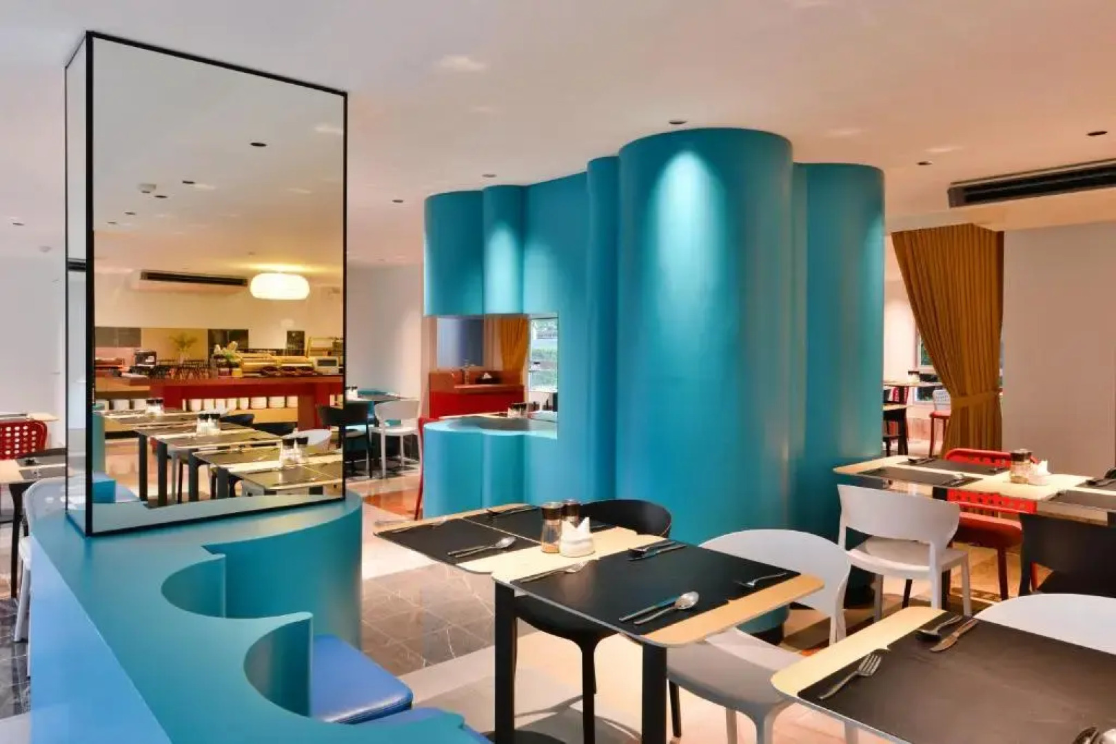 Отель The Grass Serviced Suites