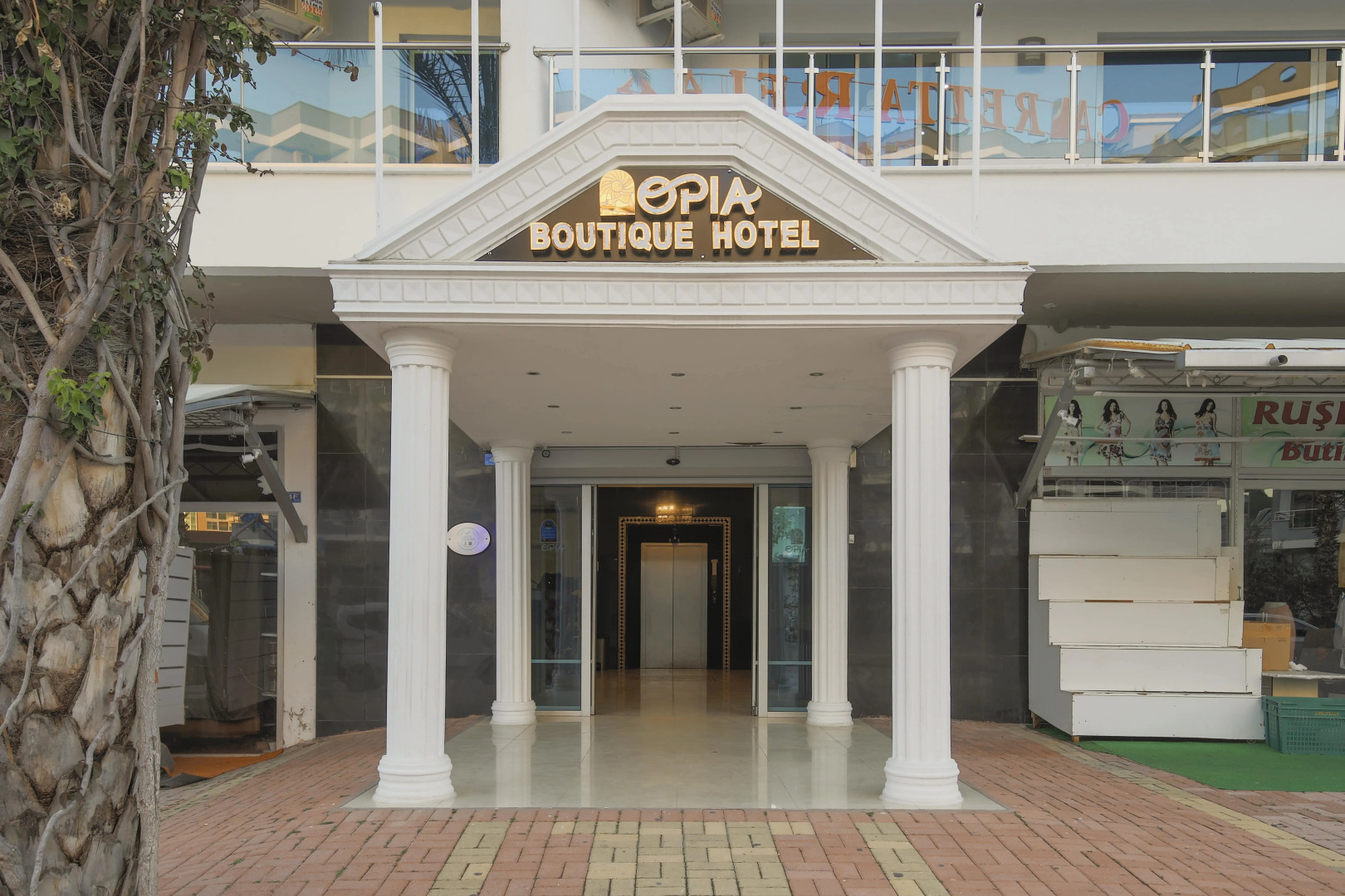 Opia Hotel