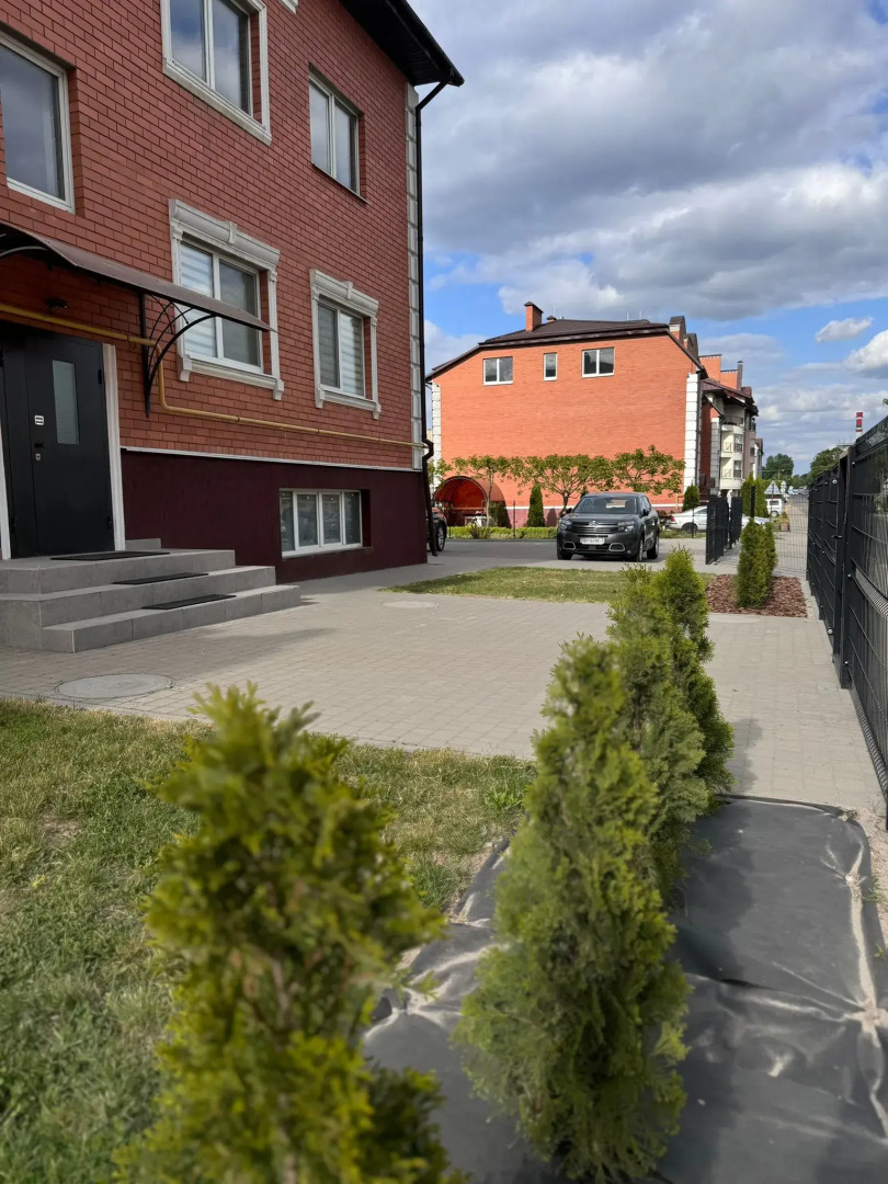 Квартира Просторная Недалеко от Центра с Парковкой