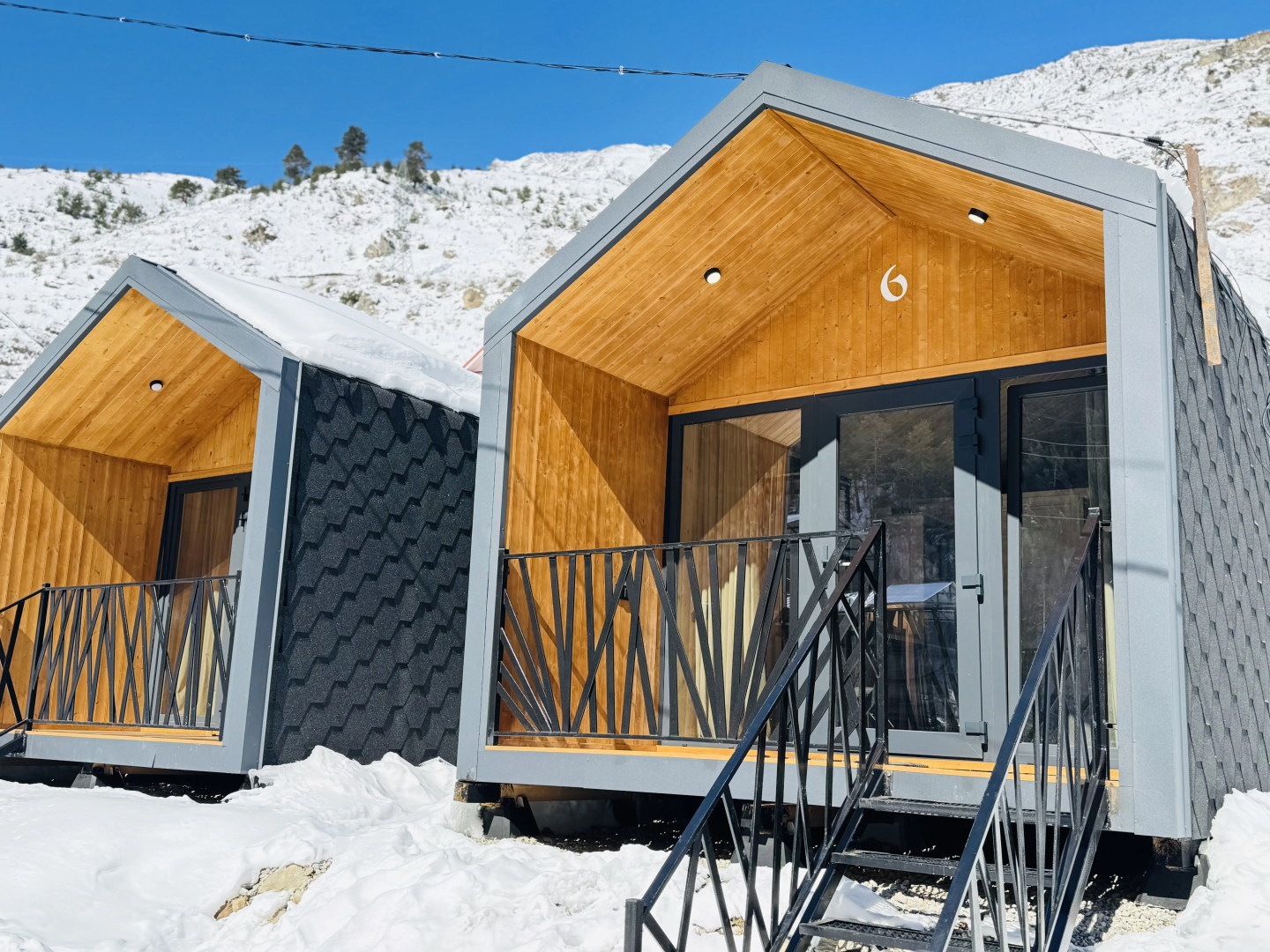 Частный дом с видом на Кавказский хребет