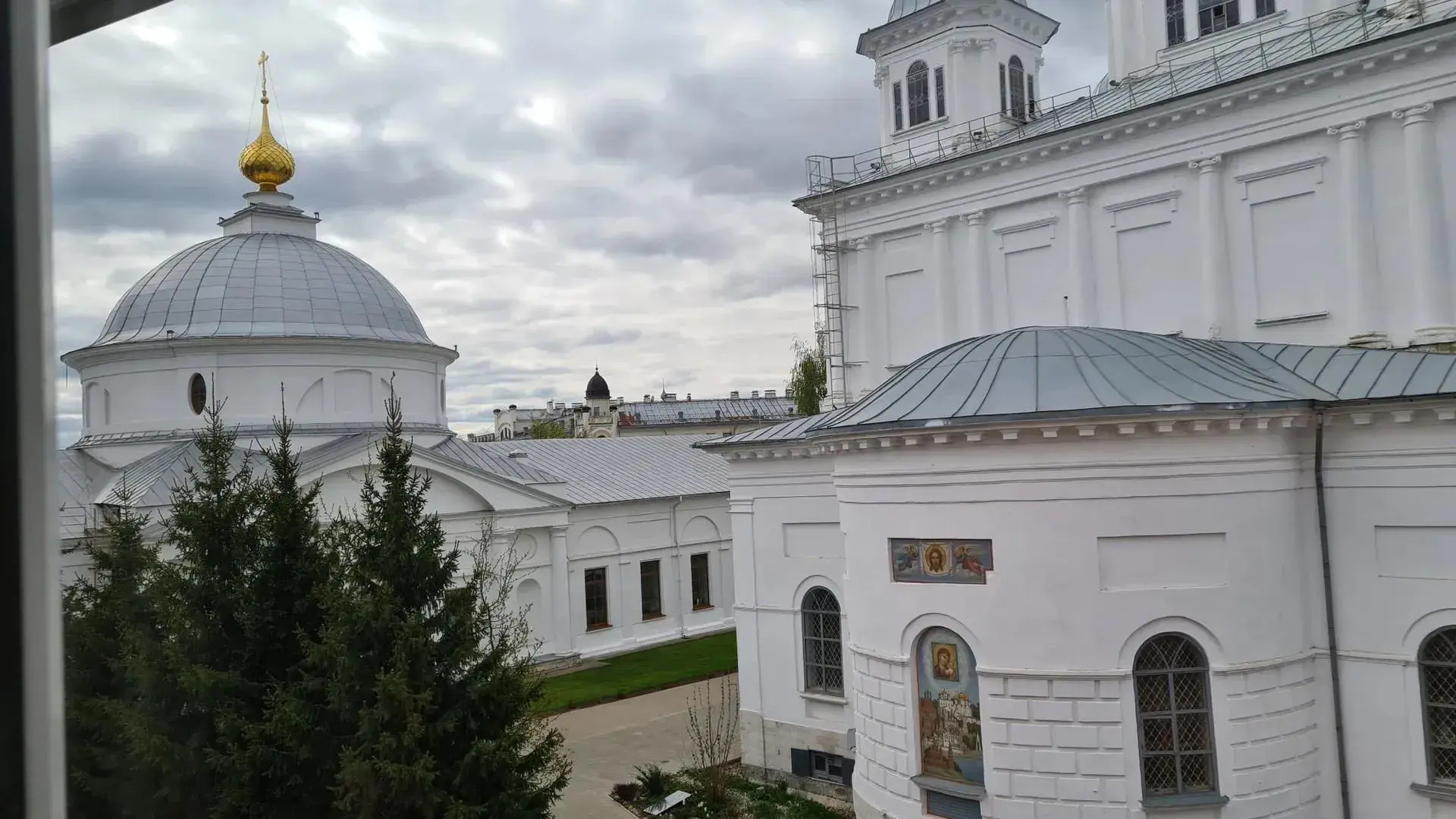 Апартаменты № 4 в центре Ярославля с отличным видом из окна.