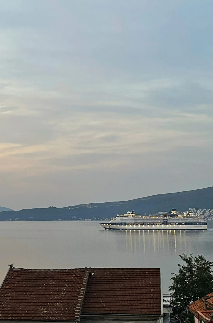 Апарт-отель Family House with pool & sea view