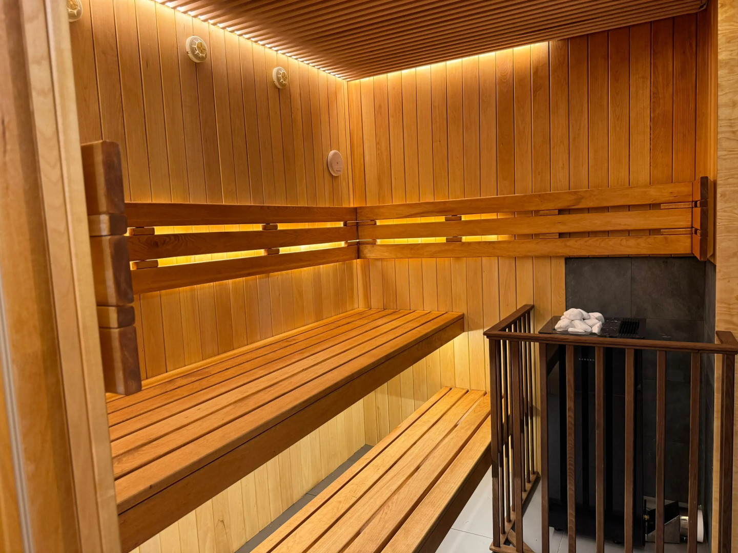 Отель Mirror Family