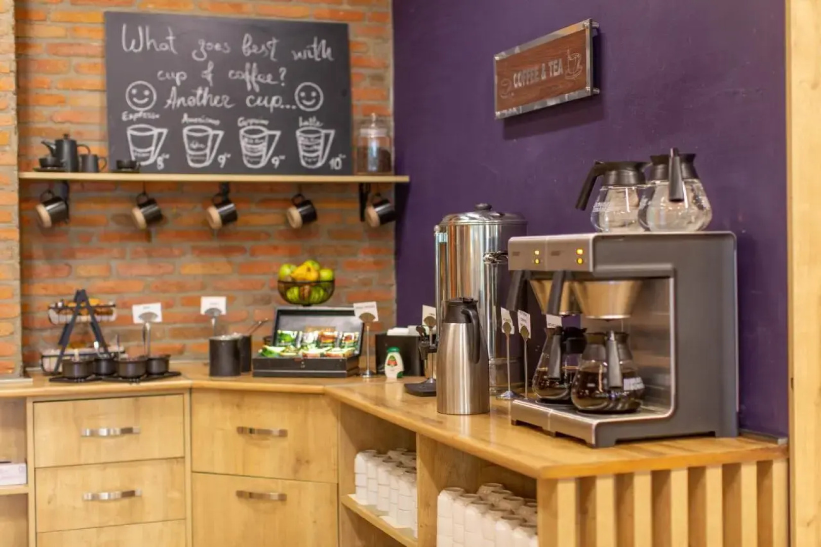 Отель Iveria Inn