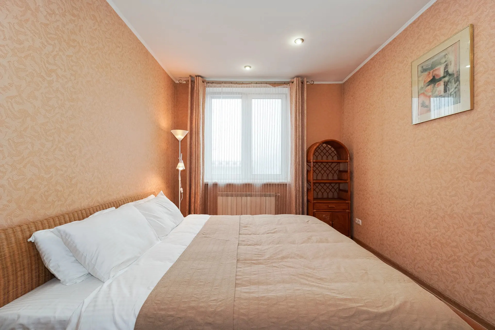 Квартира Просторная 3-комнатная в Центре Возле Метро