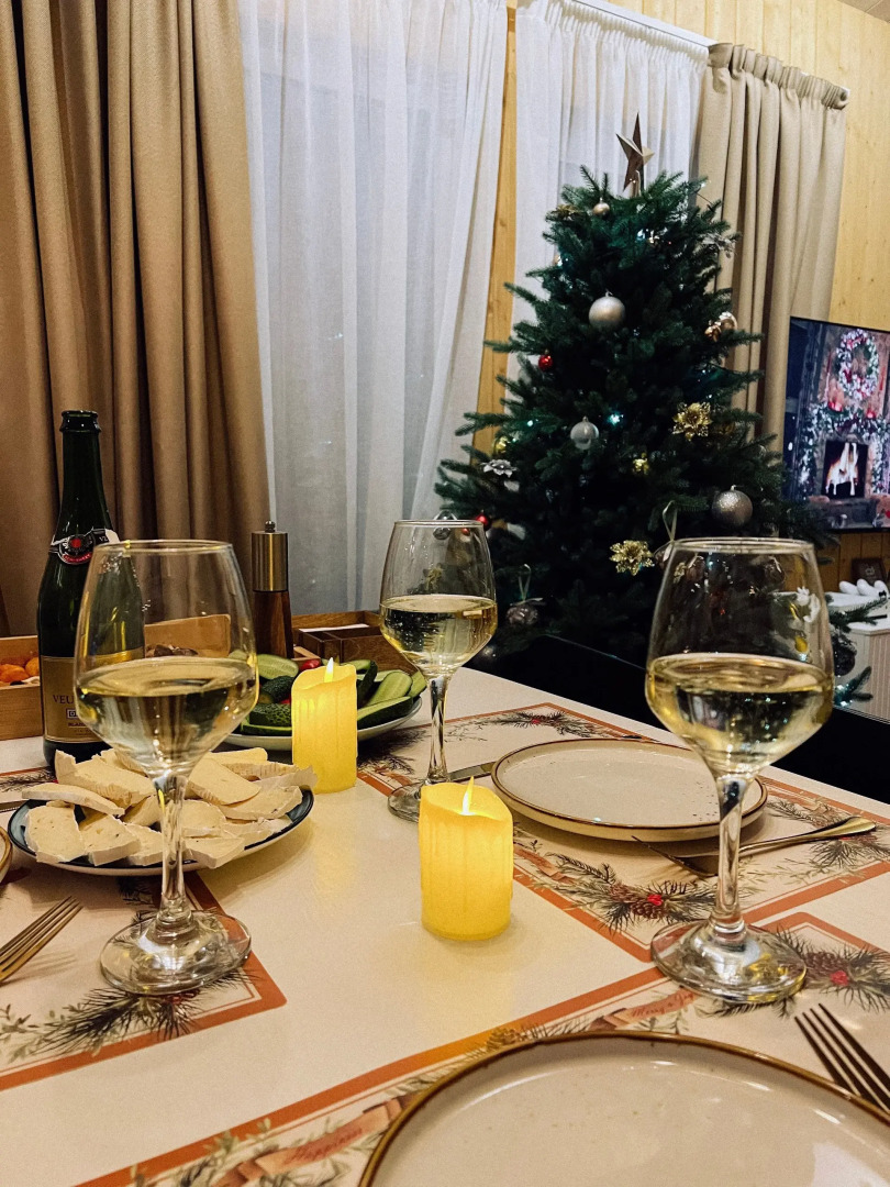 Частный дом уютный с панорамными окнами с выходом на террасу