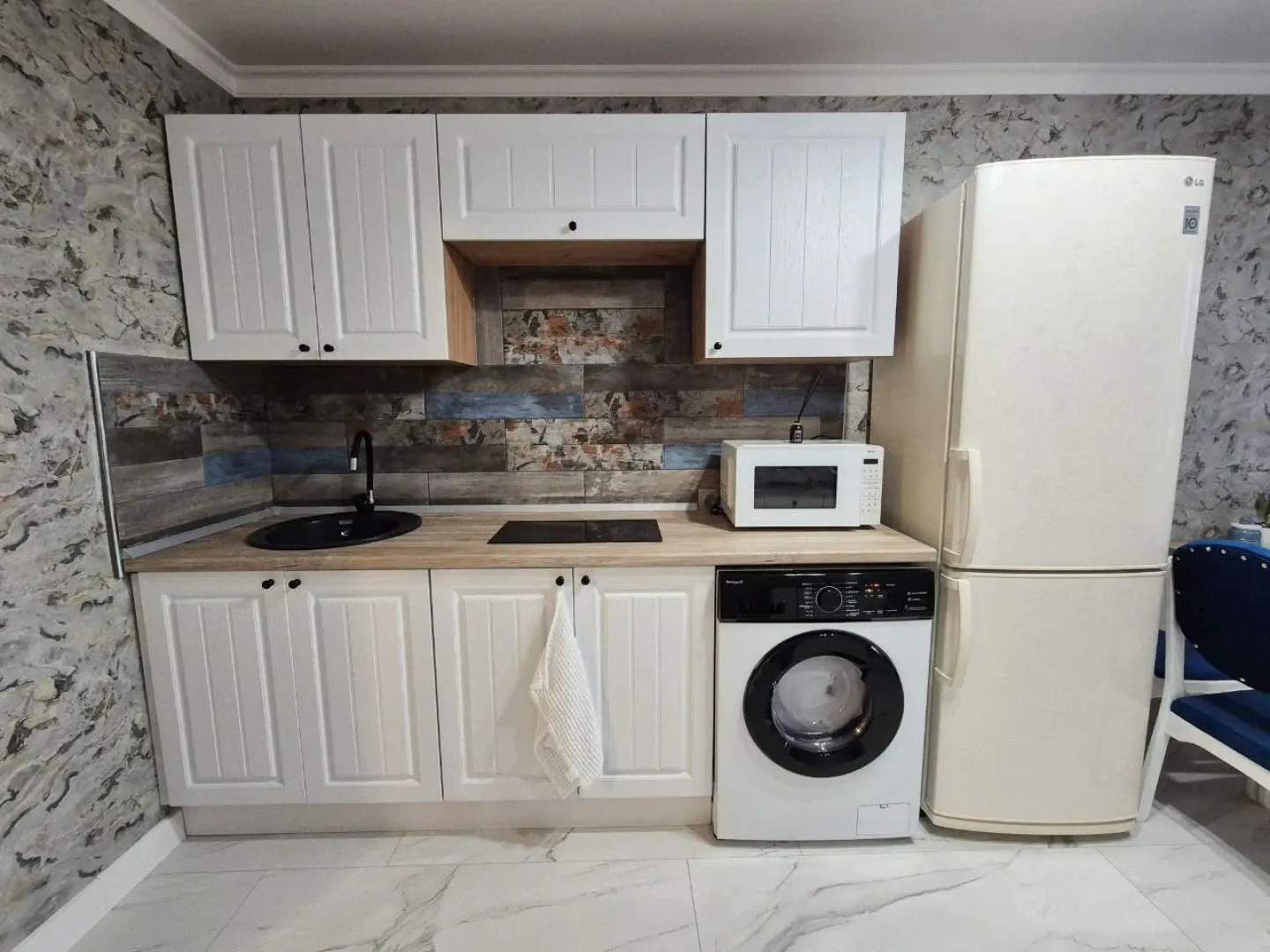 Квартира Однокомнатная Прованс с видом на горы с балкона