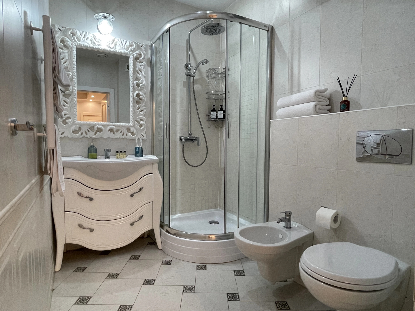 PK DESIGN - двухкомнатная квартира с отдельной спальней