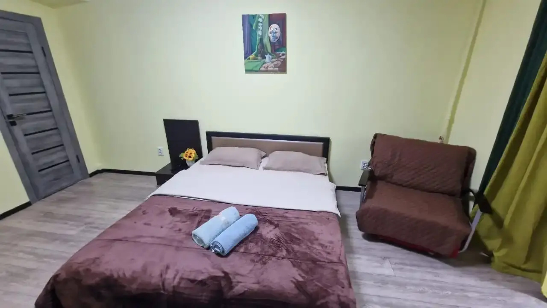 Апартаменты на улице Пушкина, Макатаева