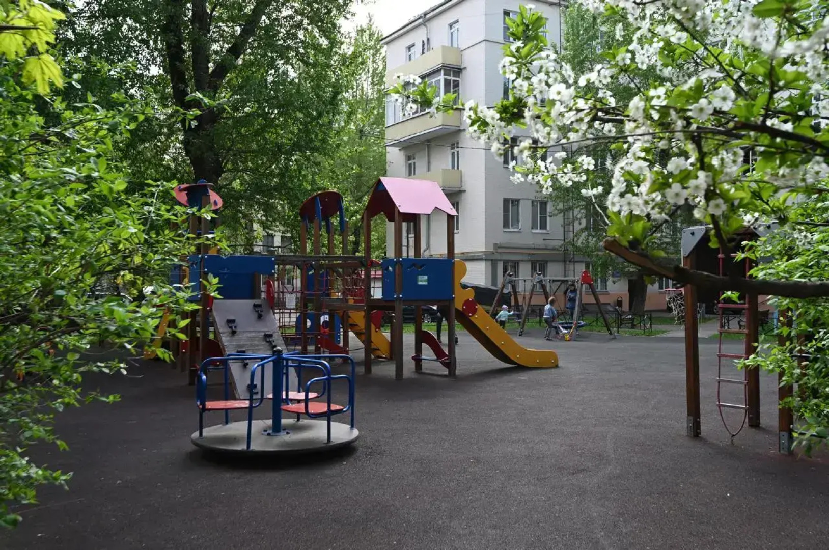 Квартира просторная семейная с парковочным местом в центре