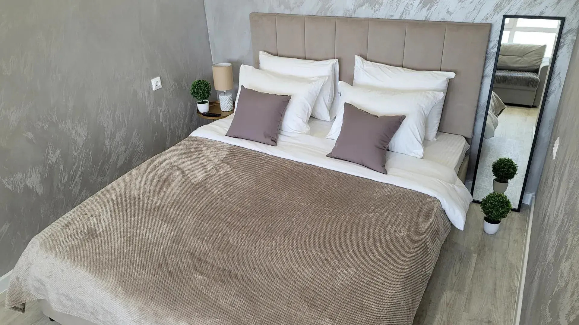 Апартаменты СИБИРЬ HOUSE  Vip напротив Кузбасс Арены