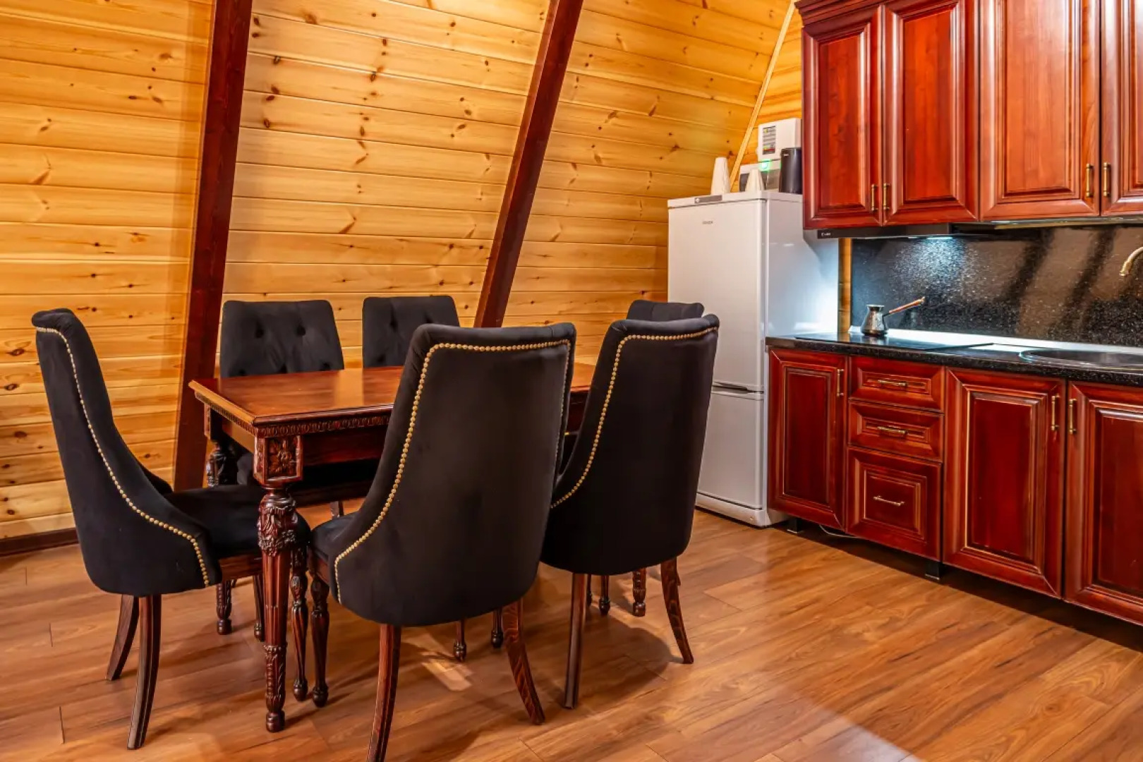 Коттедж Двухэтажный в Терсколе от Квартирукинг