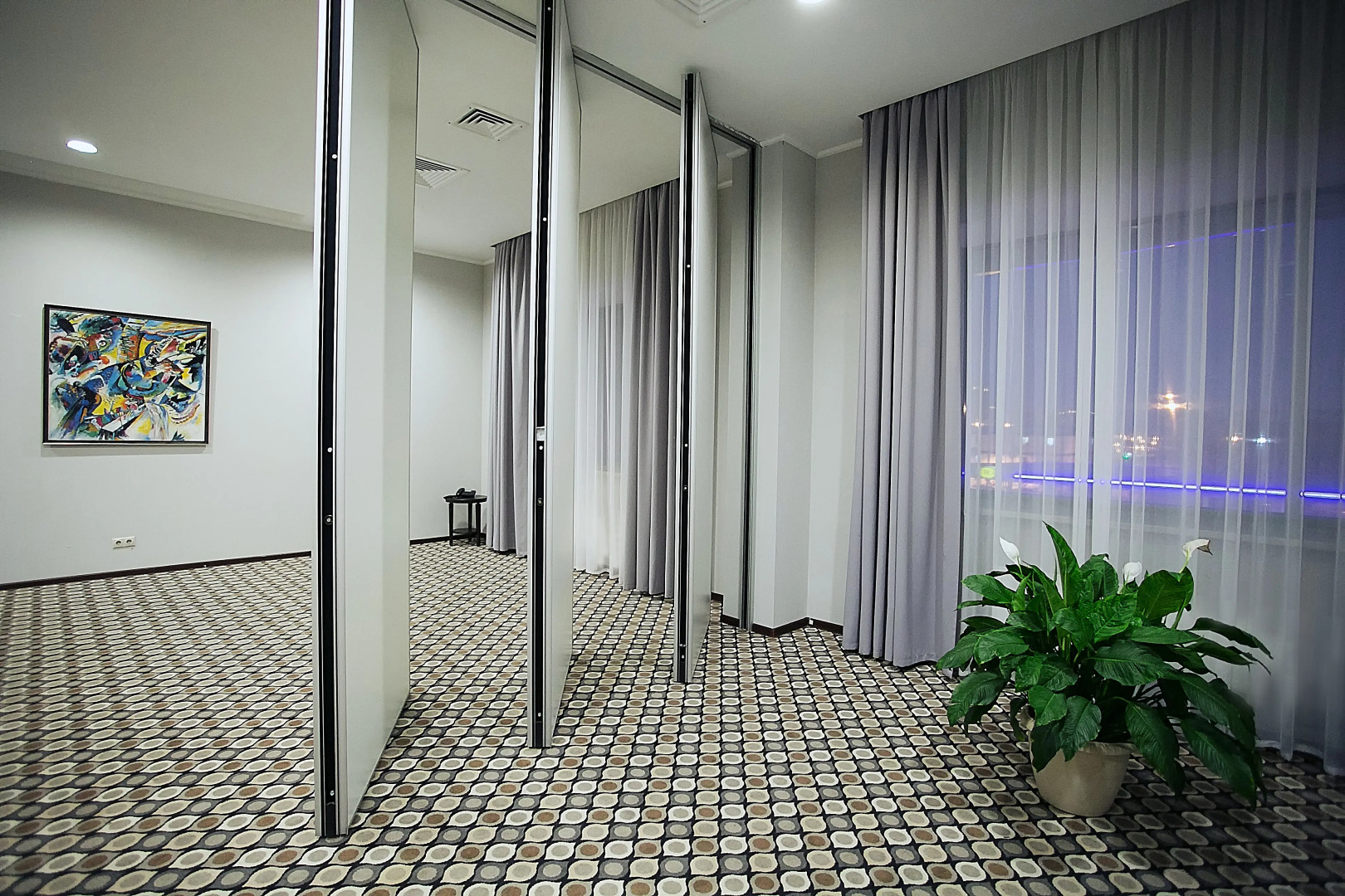 Отель Милан