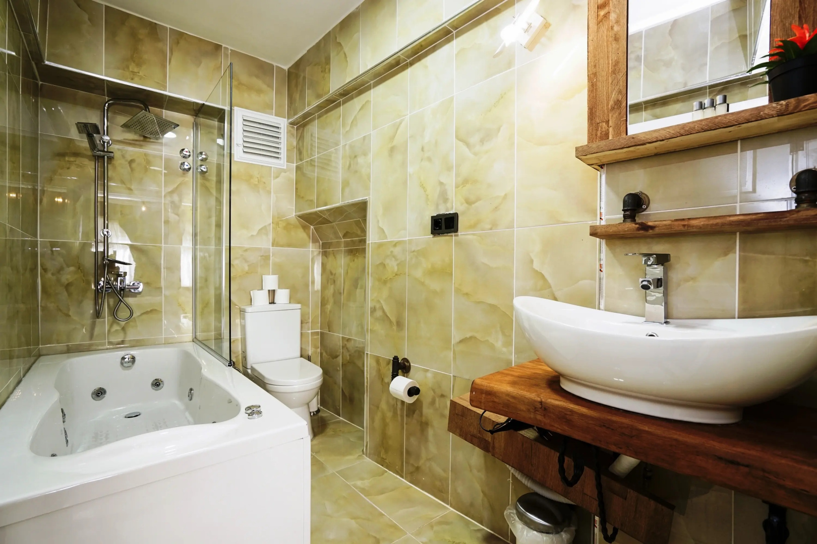 Апарт-отель  Cube Suites