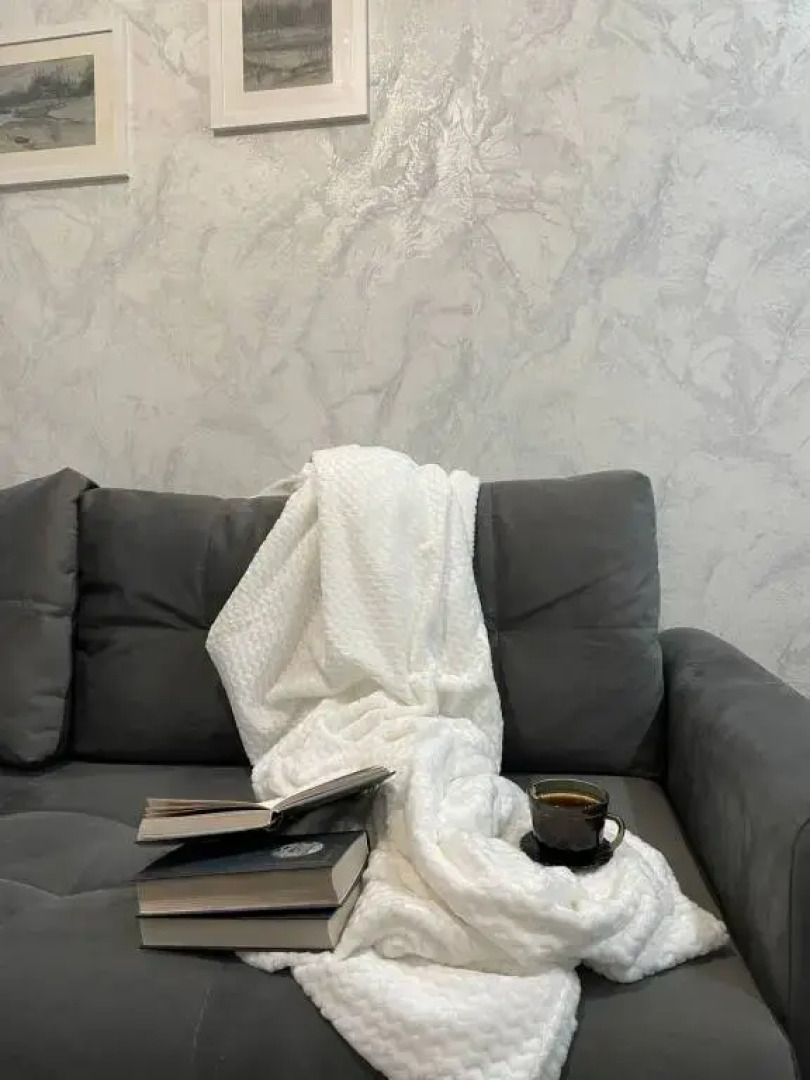 Атмосферная студия с большими окнами с комфортом разместит от двух человек, до 4-х человек от Уют и Комфорт НН