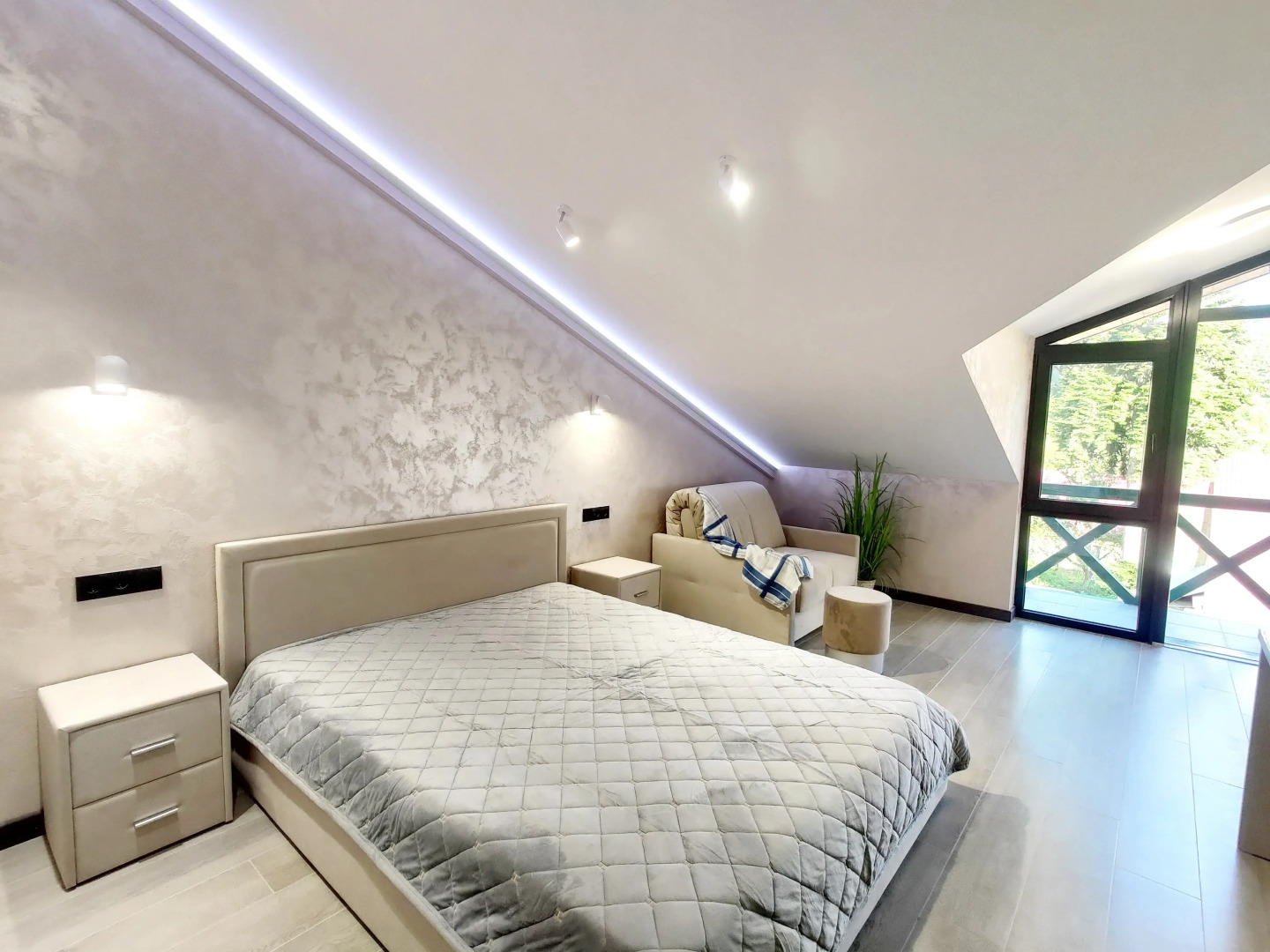 Апартаменты Greenberg на Защитников Кавказа 114