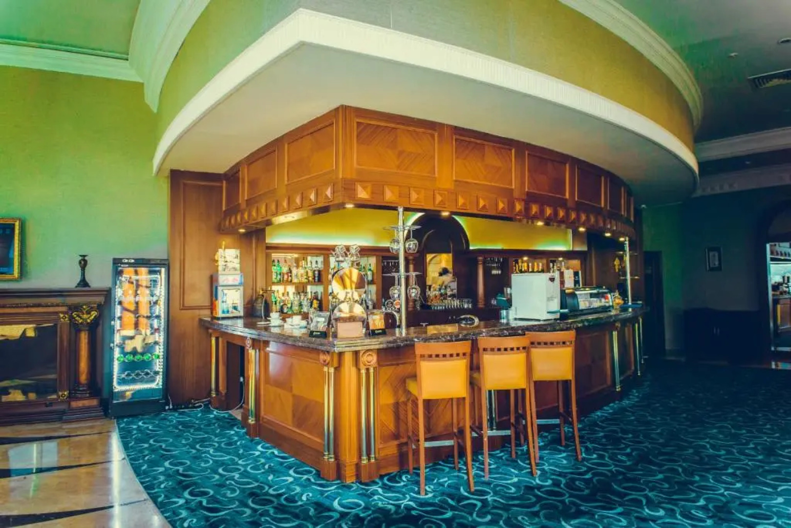 Отель и бизнес-центр Diplomat