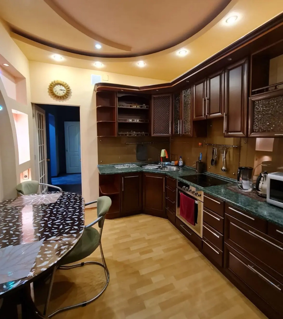 Апартаменты во Дворе Главного Офиса Норникеля