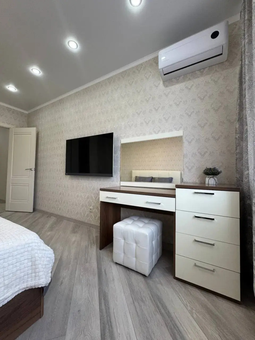 Квартира Шикарная двухкомнатная с лоджией